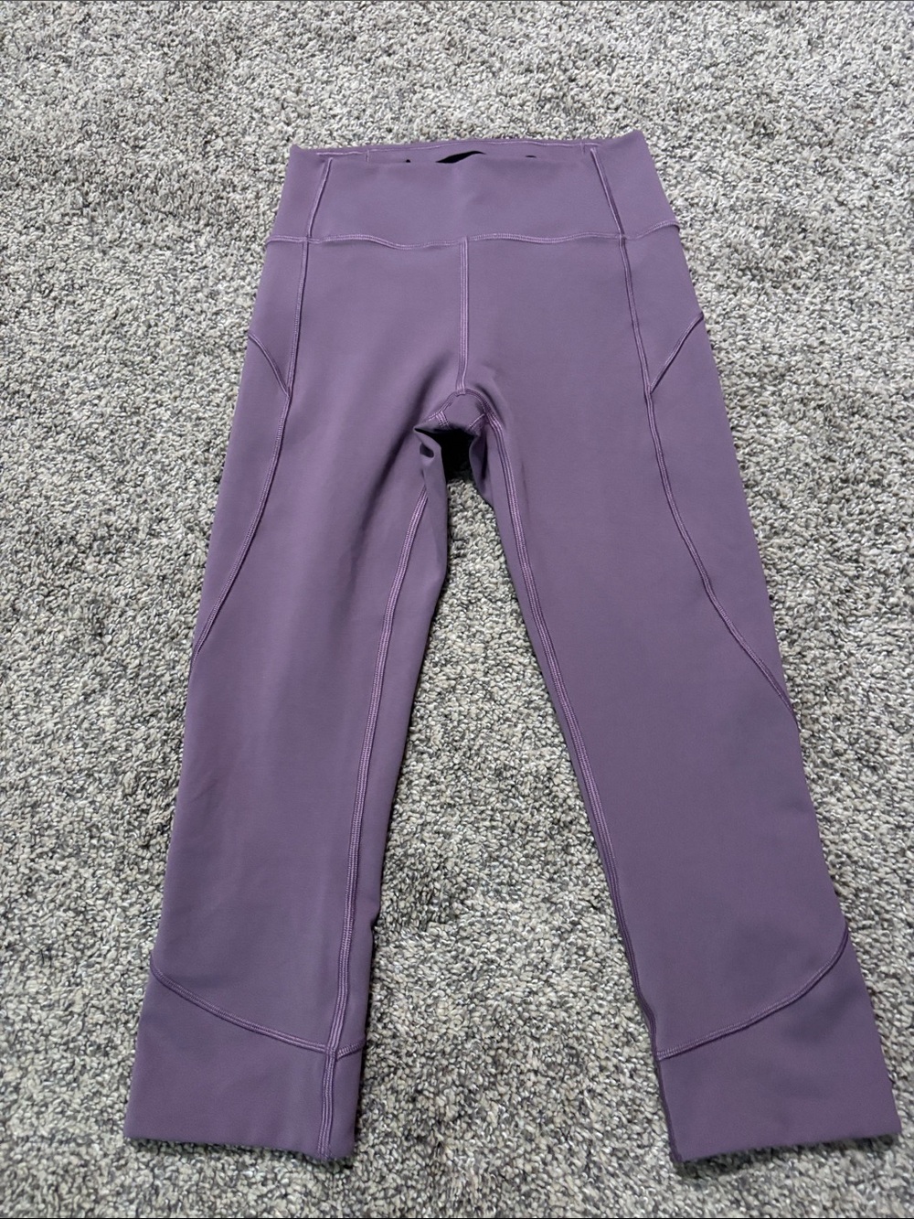 Lululemon In Movement Crop *Everlux 19" size 4 - Picture 2 of 5